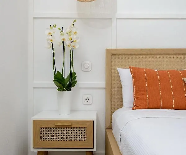 Nisea Apartahotel 4*