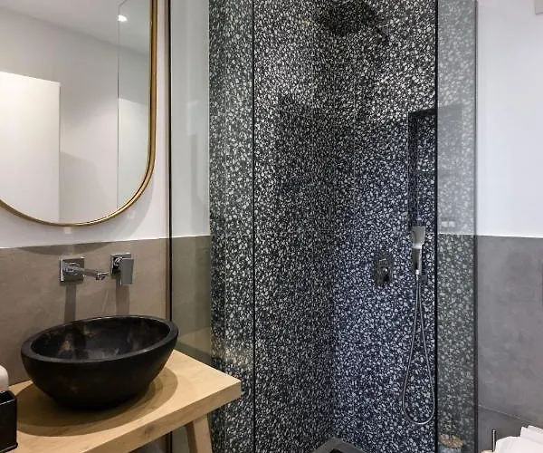 Nisea Apartahotel 4*